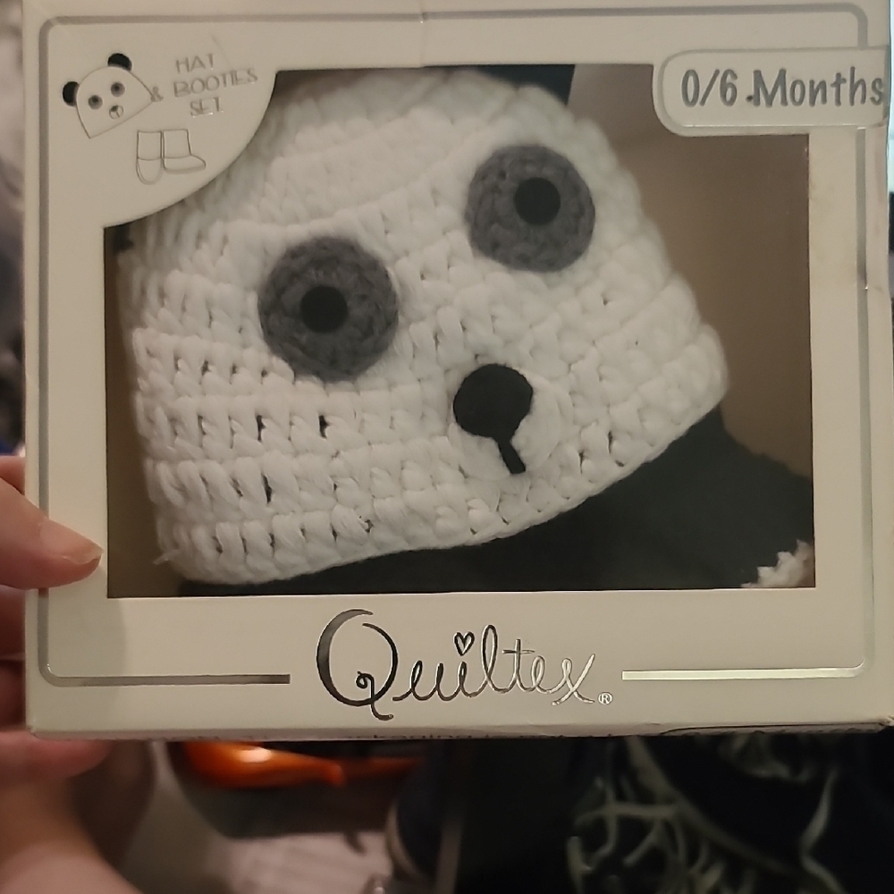 Quilted Panda Hat and Booties Set (C9)